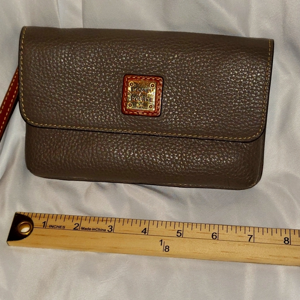 Dooney and Bourke wallet